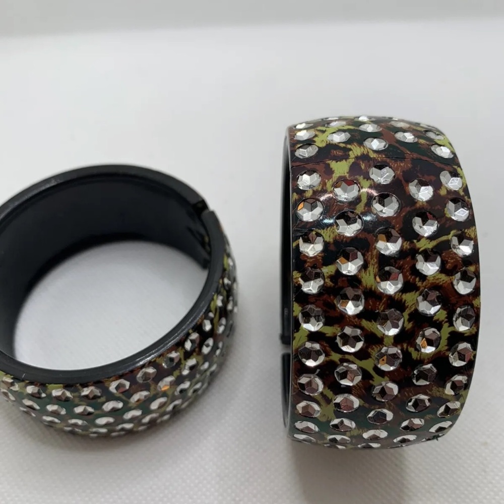 ‼️Lot of one Plastic Cuff Bangle Bracelet, Cammo And Rhinestones Hinge Open‼️